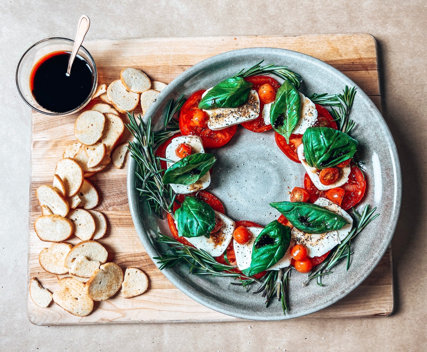 Caprese Salad Wreath